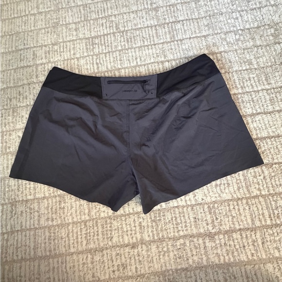 Patagonia Women’s Grey/Black hydropeak Active Shorts, size XL - Picture 2 of 10